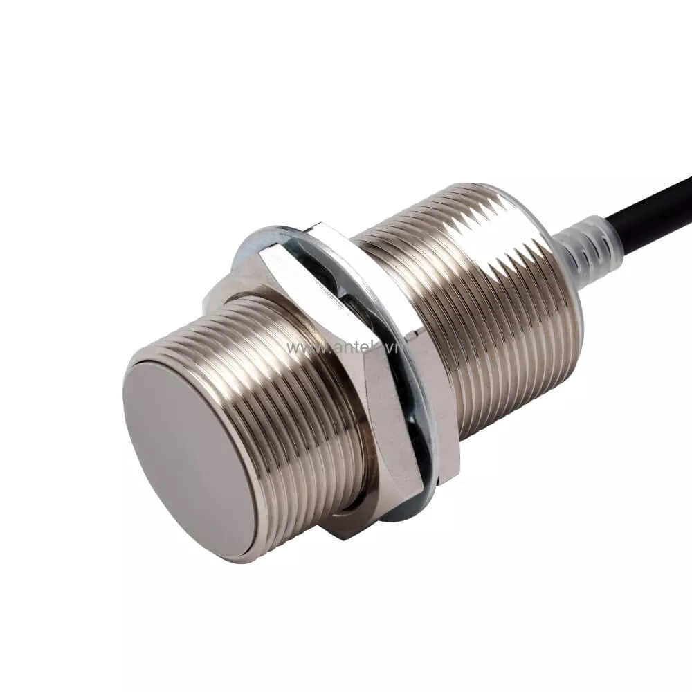 E2E-X12C2L18 2M Omron NC, NPN, Non IO-Link compliant, Sensing Distance 12 mm, Shielded